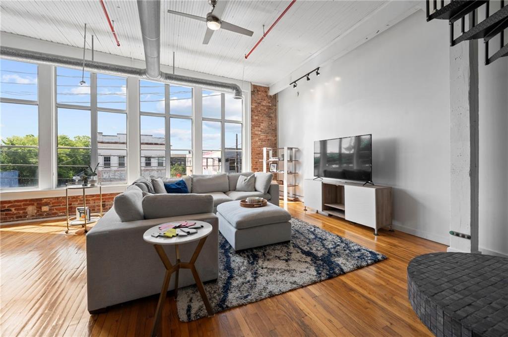 330 Peters Street SW 208