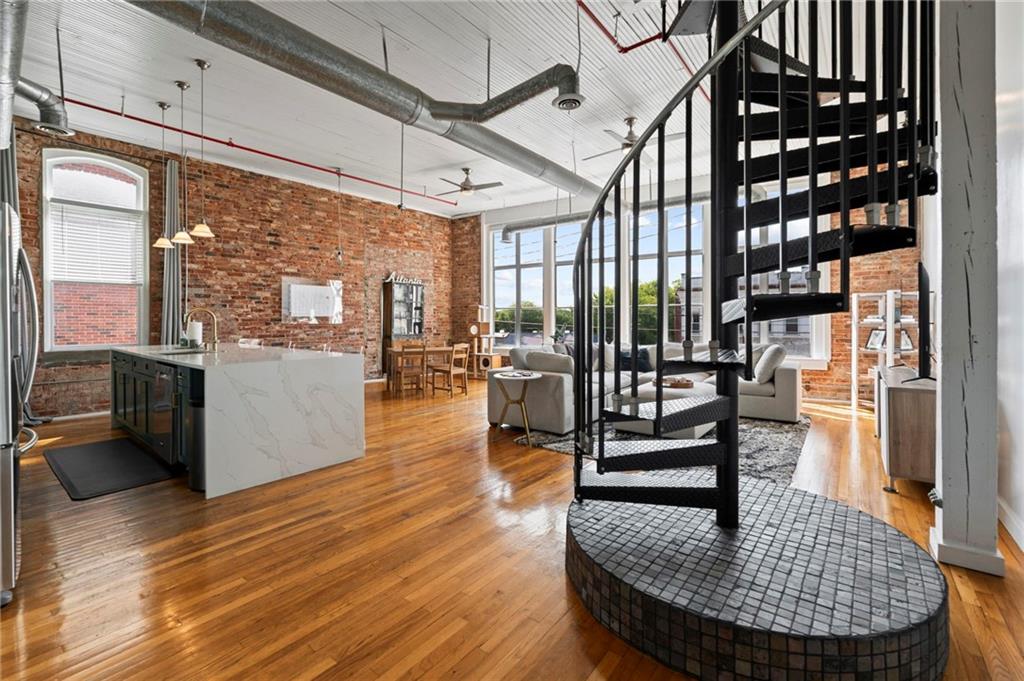 330 Peters Street SW 208