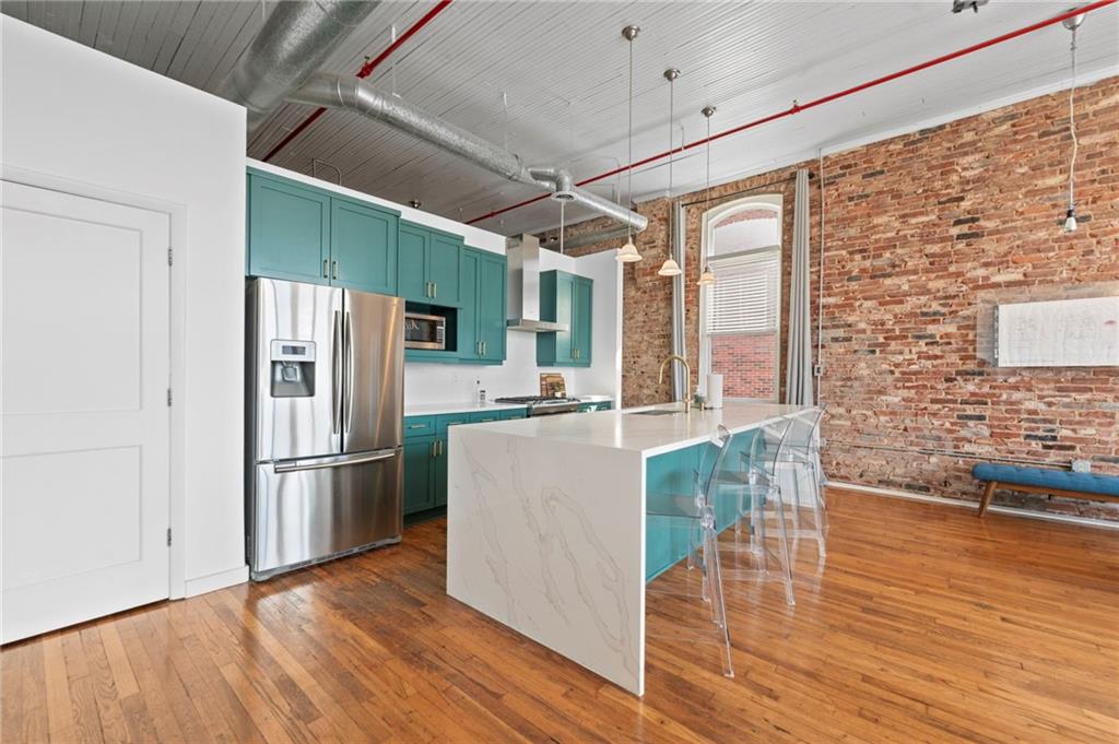 330 Peters Street SW 208