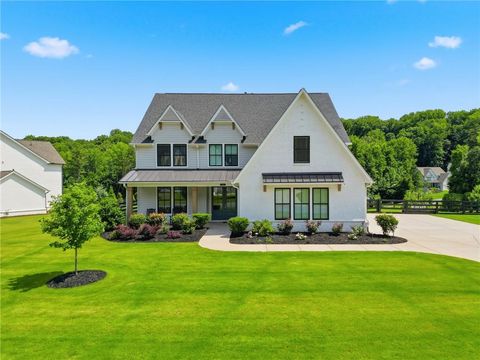 Homes For Sale - 8110 Beryl Overlook<br/> Gainesville, GA 30506