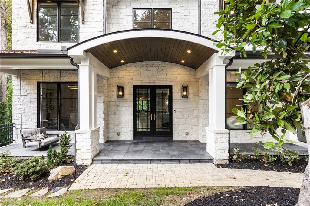 306 Pinecrest Road NE