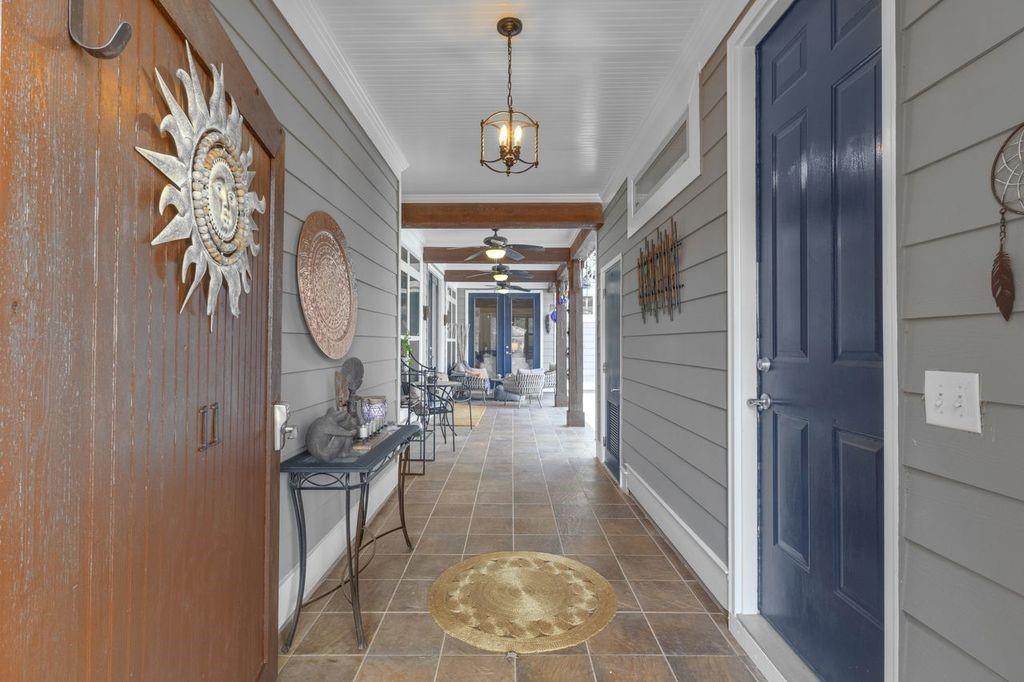11 BEACON CRST