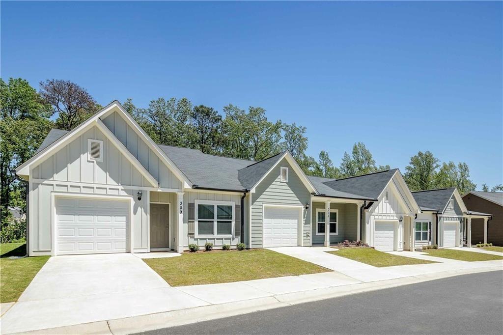13 month lease price. Call for updated specials, pricing, specials and availability. Multiple floor plans available. Days on Market accrued is not specific to this current plan listed. Mention The Apartment Brothers as lead source. Now Leasing 2 & 3 Bedroom Ranch Cottages. Welcome to Covey Homes Walker Ridge, a beautiful new upscale rental community in Cartersville, GA. Our spacious, well-appointed ranch cottages offer a master-on-main bedroom suite, walk-in closets, designer lighting, covered porches, and attached garages. Chef-inspired kitchens with energy-efficient, stainless-steel appliances and granite countertops provide that ‘right at home’ feel. Residents will also enjoy a welcoming clubhouse, a sparkling resort-style pool, and a bark park for their furry friend.
Covey Homes Walker Ridge offers the very best in carefree living, while our location provides convenient, easy access to downtown Cartersville, Rome, and I-75. Live, work, and play here at Covey Homes Walker Ridge
Covey Homes Walker Ridge is developed by Jim Chapman Communities, Atlanta’s premier builder of one-level living communities.