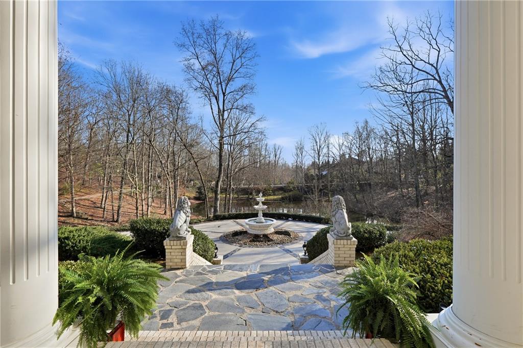 5695 Glen Errol Road NW