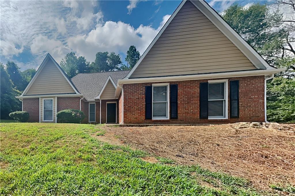 Charming 3 bed, 2 bath, 1,917 sqft home in Loganville! Open kitchen concept with updated counters and a spacious living room. Primary suite with attached bathroom. Spacious backyard, great for gatherings! Pets accepted on a case by case basis. Additional admin fees apply. The Fireplace is decorative. Schedule your showing today! This home is as-is.
This home may be located within a Homeowners Association (HOA) community. If so, residents will be responsible for adhering to all HOA rules and regulations. Please contact your agent or landlord's agent for more information.
