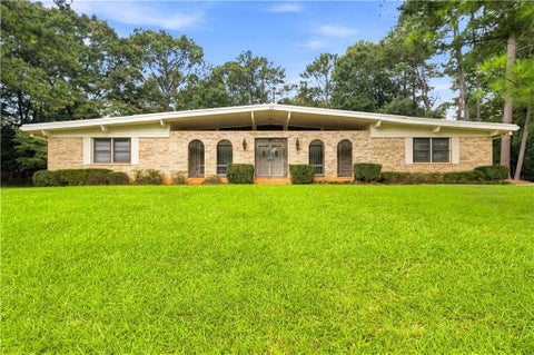 Homes For Sale - 103 Club Court<br/> Stockbridge, GA 30281