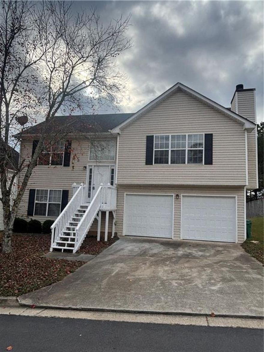 Newly renovated split foyer! New LVP throughout! Large family room with fireplace. Kitchen is open to the dining area. Spacious master and master bath with separate garden tub and shower. Downstairs is two bedrooms and a full bath. Freshly painted two car garage. Large flat backyard!
Great home at a great price!