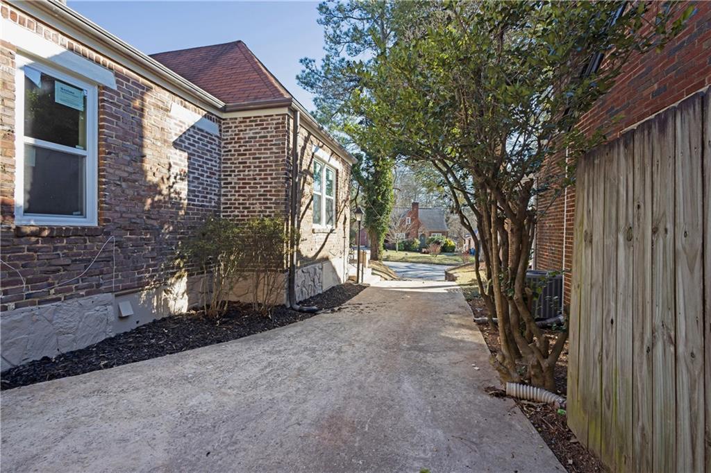 1395 Winburn Drive, East Point, Georgia image 4