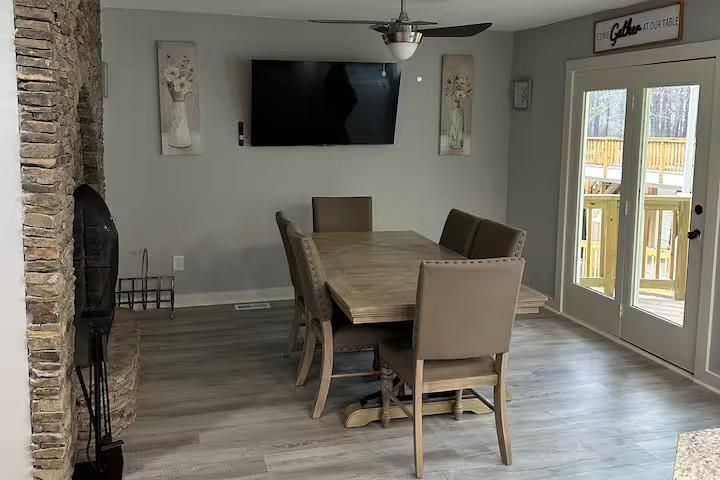 2251 Colonial Oak Way