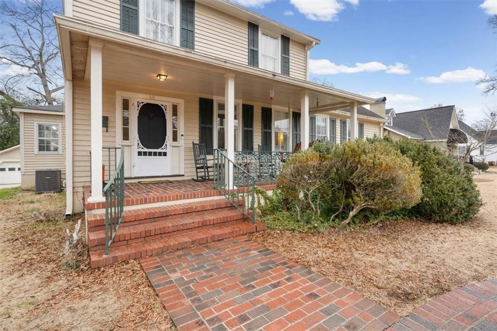 311 N College Street N