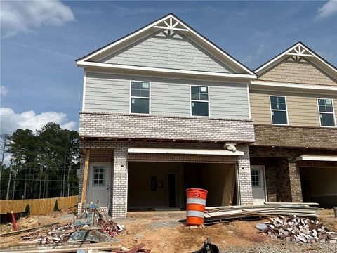 Townhouse For Sale - 37 Creekside Commons Drive<br/> Hoschton, GA 30548