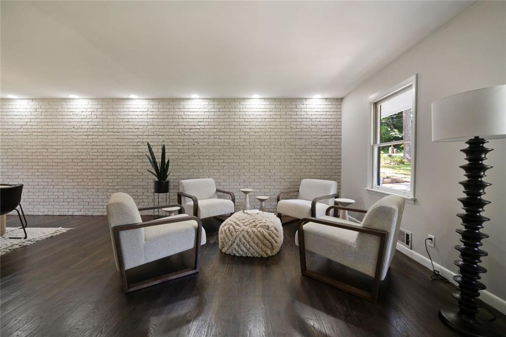 4214 Williamsburg Drive