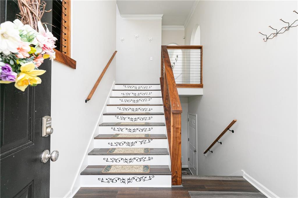 163 Clubhouse Drive NW