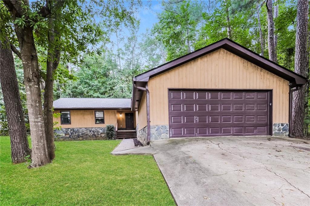 Wonderful ranch style home in the Glenloch community— quiet community. Great potential for first-time buyers or investors. Features include a vaulted living room with fireplace, separate dining area, and galley kitchen. Primary suite with private bath and walk-in closet. Private wooded backyard with deck and 2-car garage. No HOA and conveniently located near I-75, shopping, and dining. A solid opportunity to make it your own!