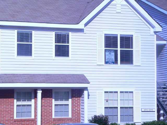 UPGRADES GALORE IN THIS IMMACULATE AND SPACIOUS HOME. TILE KITCHEN & BATHS,GRANITE COUNTERS, BEAUTIFUL PORCH OVERLOOKKS WOODED AREA. QUIET UPSTAIRS UNIT! ALL THIS IN ALPHARETTAS BEST LOCATION CLOSE TO RESTAURANTS & SHOPPING!