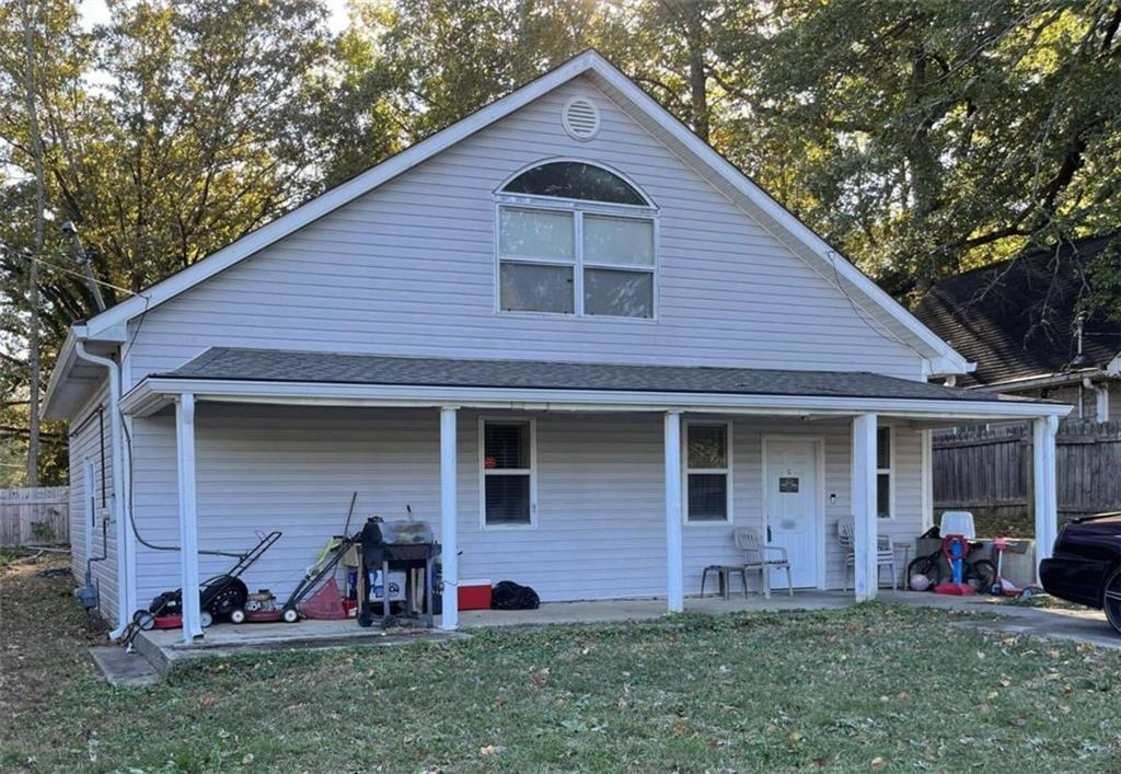 Investors are welcome. This charming 4-bedroom, 2-bathroom home in the heart of Atlanta is a hidden gem! Fully fenced for privacy (except the driveway), it's the perfect blend of comfort and convenience. Roof was replaced in August 2024. Don't miss your chance to make this city oasis yours!