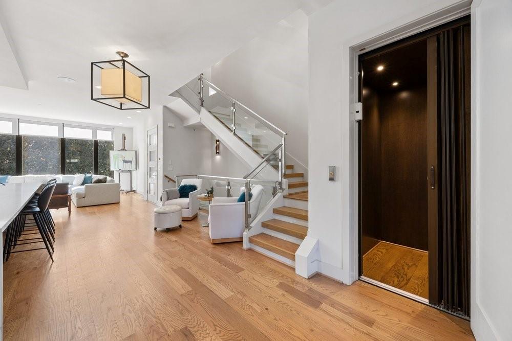 912 Lenox Boulevard NE