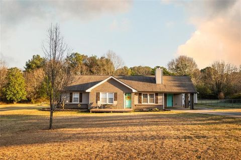 Homes For Sale - 809 Parker Court<br/> Monroe, GA 30656