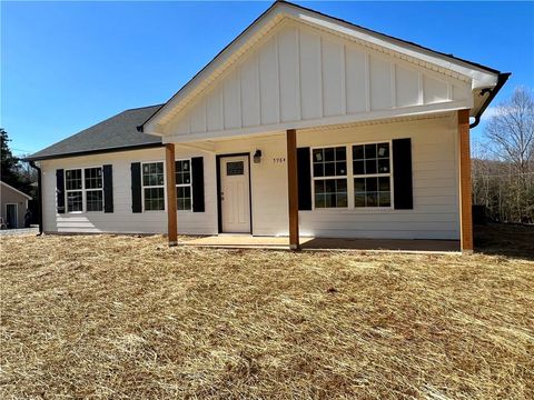 A home in Murrayville