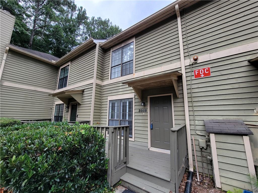 Don’t miss this move-in ready gem in Alpharetta, Where Comfort Meets Convenience – Your Alpharetta Haven Awaits
Welcome to 3058 Steeplechase, a charming 2-bedroom, 2.5-bath townhome in the highly sought-after Milton school district. Thoughtfully updated, this home features brand-new LVP flooring, plush carpeting, fresh interior paint, new kitchen countertops, and updated bath lighting—making it truly turn-key for its next owner.
The spacious main level offers a bright, open layout ideal for both everyday living and entertaining. Upstairs, two generously sized bedrooms each boast their own ensuite bath, providing comfort and privacy.
On the lower level, you’ll find a versatile bonus room—perfect for a home office, gym, or playroom—along with the rare convenience of an attached garage.
Ideally situated near shopping, dining, and major commuter routes, this home blends style, comfort, and location in one unbeatable package. Sold as-is—schedule your showing today and make it yours!
