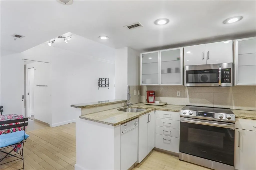 Atlanta, Georgia 30309, United States, 1 Bedroom Bedrooms, ,1 BathroomBathrooms,Residential,Active,99682