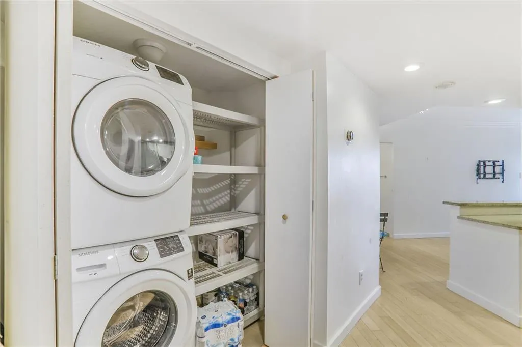 Atlanta, Georgia 30309, United States, 1 Bedroom Bedrooms, ,1 BathroomBathrooms,Residential,Active,99682