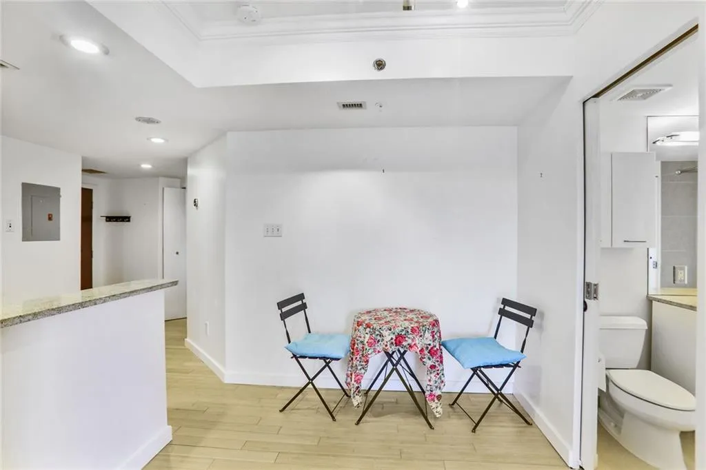 Atlanta, Georgia 30309, United States, 1 Bedroom Bedrooms, ,1 BathroomBathrooms,Residential,Active,99682