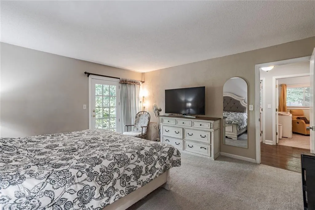 Roswell, Georgia 30048, United States, 3 Bedrooms Bedrooms, ,2 BathroomsBathrooms,Residential,Active,232227