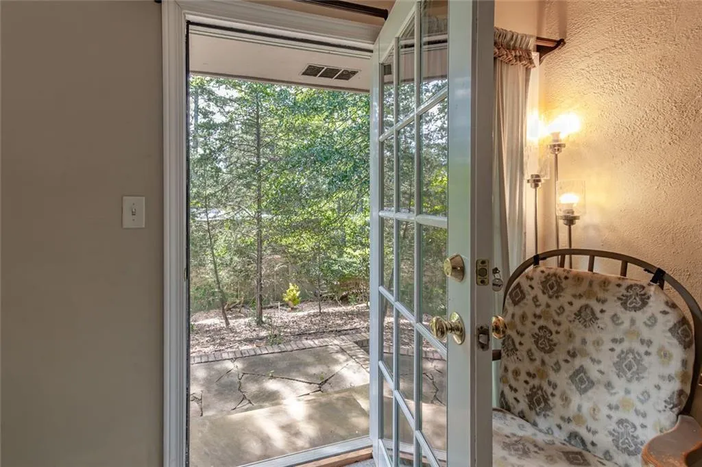 Roswell, Georgia 30048, United States, 3 Bedrooms Bedrooms, ,2 BathroomsBathrooms,Residential,Active,232227