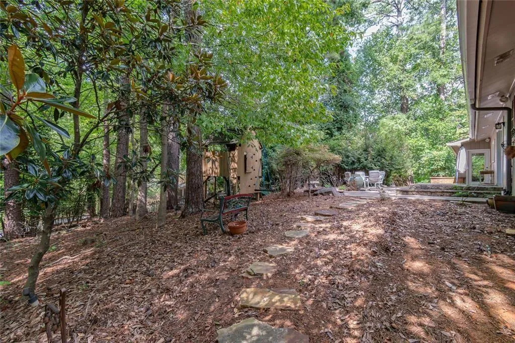 Roswell, Georgia 30048, United States, 3 Bedrooms Bedrooms, ,2 BathroomsBathrooms,Residential,Active,232227