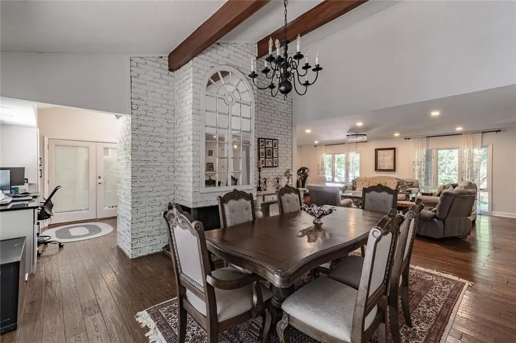 Roswell, Georgia 30048, United States, 3 Bedrooms Bedrooms, ,2 BathroomsBathrooms,Residential,Active,232227