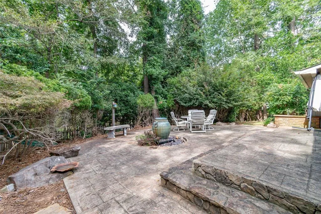 Roswell, Georgia 30048, United States, 3 Bedrooms Bedrooms, ,2 BathroomsBathrooms,Residential,Active,232227