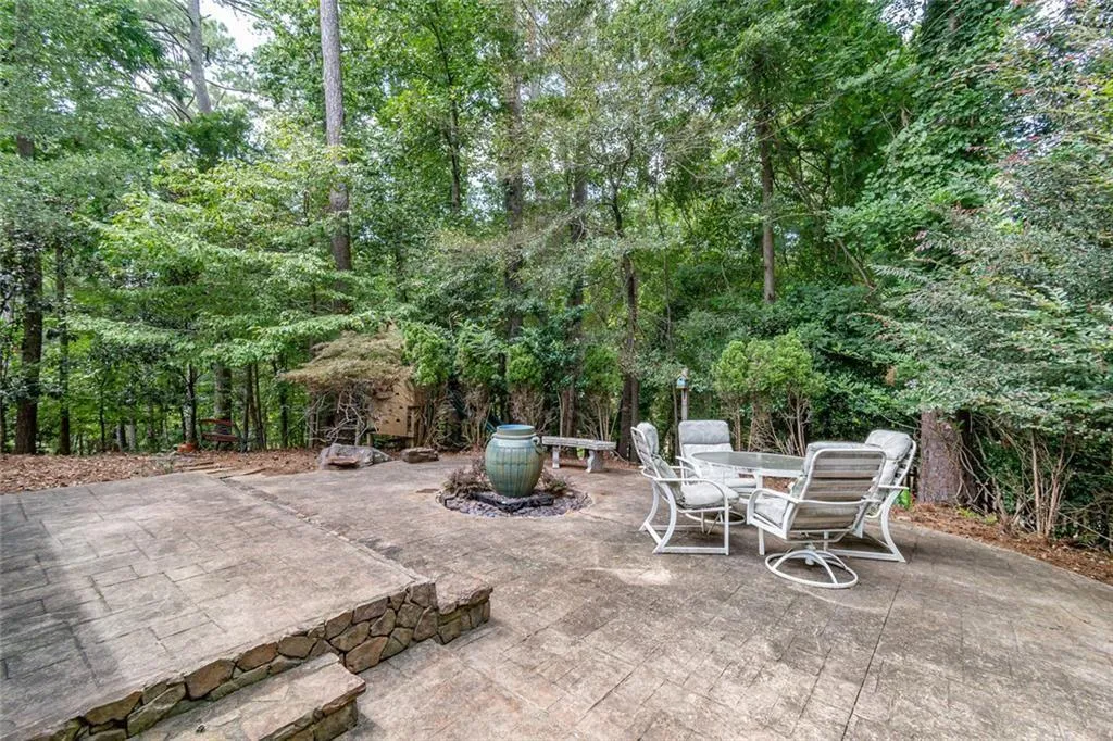 Roswell, Georgia 30048, United States, 3 Bedrooms Bedrooms, ,2 BathroomsBathrooms,Residential,Active,232227