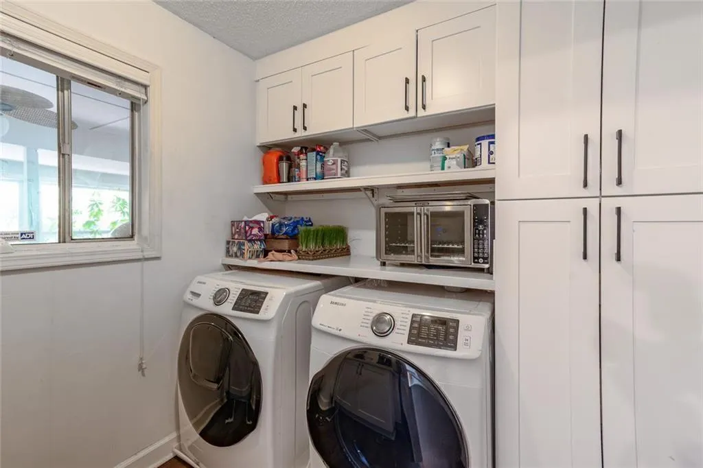 Roswell, Georgia 30048, United States, 3 Bedrooms Bedrooms, ,2 BathroomsBathrooms,Residential,Active,232227