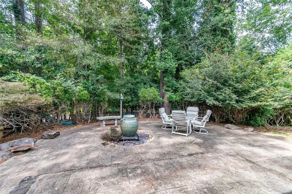 Roswell, Georgia 30048, United States, 3 Bedrooms Bedrooms, ,2 BathroomsBathrooms,Residential,Active,232227