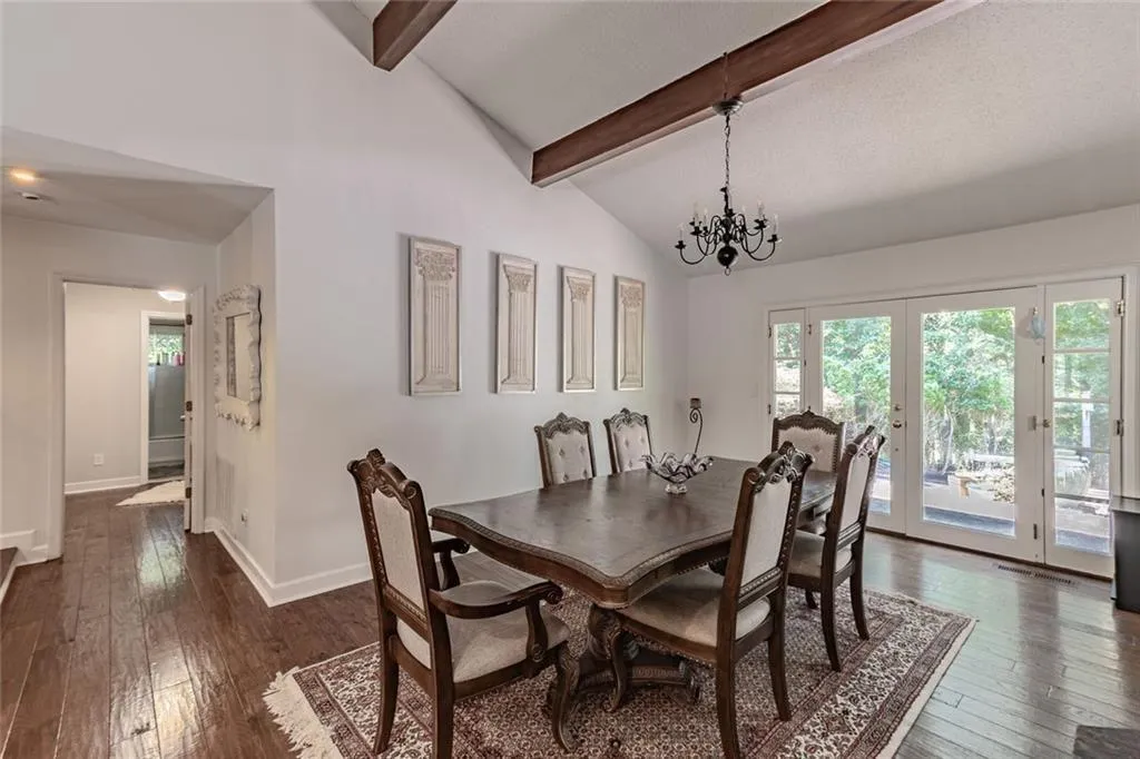 Roswell, Georgia 30048, United States, 3 Bedrooms Bedrooms, ,2 BathroomsBathrooms,Residential,Active,232227