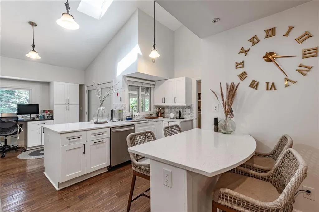 Roswell, Georgia 30048, United States, 3 Bedrooms Bedrooms, ,2 BathroomsBathrooms,Residential,Active,232227