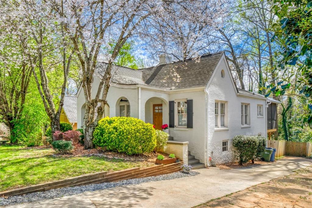 1049 Glenwood Avenue SE