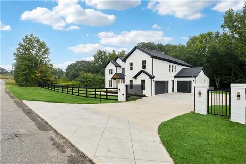 A home in Dacula