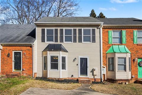 Townhouse For Sale - 1230 Poplar Pointe Pt<br/> Smyrna, GA 30082