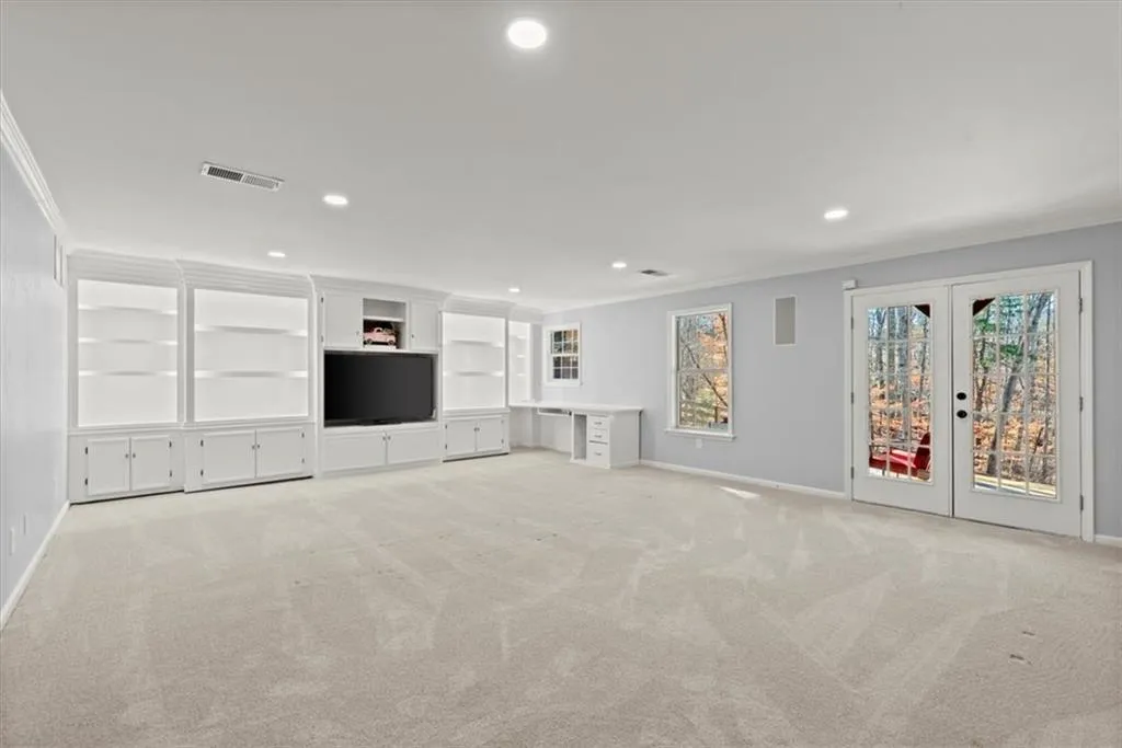 Cumming, Georgia 30041, United States, 4 Bedrooms Bedrooms, ,3 BathroomsBathrooms,Residential,Pending,77494