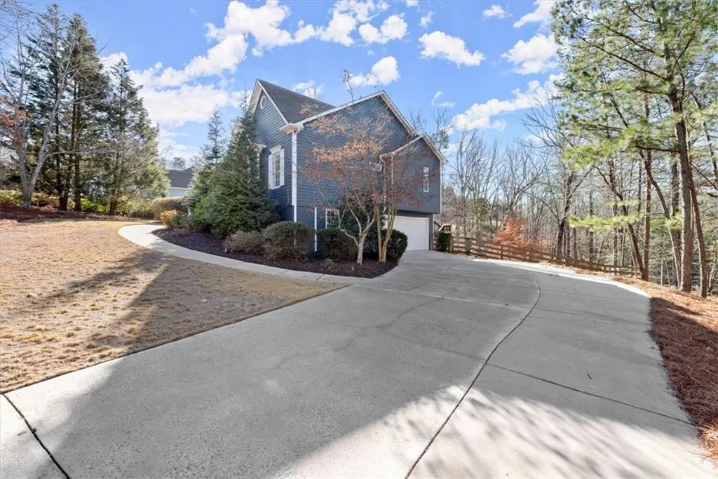 Cumming, Georgia 30041, United States, 4 Bedrooms Bedrooms, ,3 BathroomsBathrooms,Residential,Pending,77494