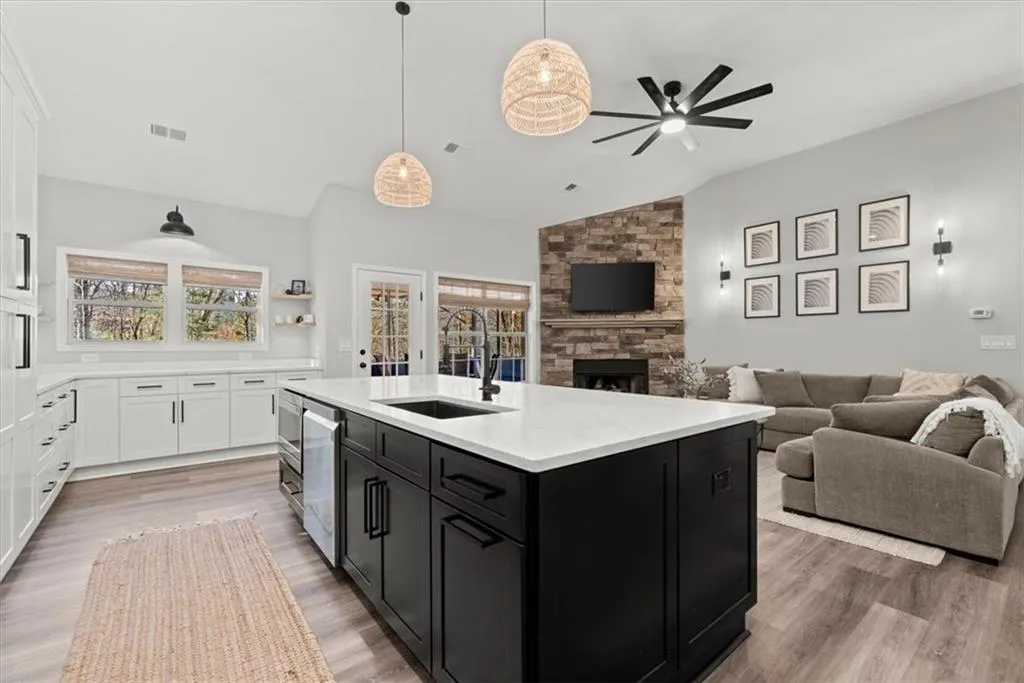 Cumming, Georgia 30041, United States, 4 Bedrooms Bedrooms, ,3 BathroomsBathrooms,Residential,Pending,77494