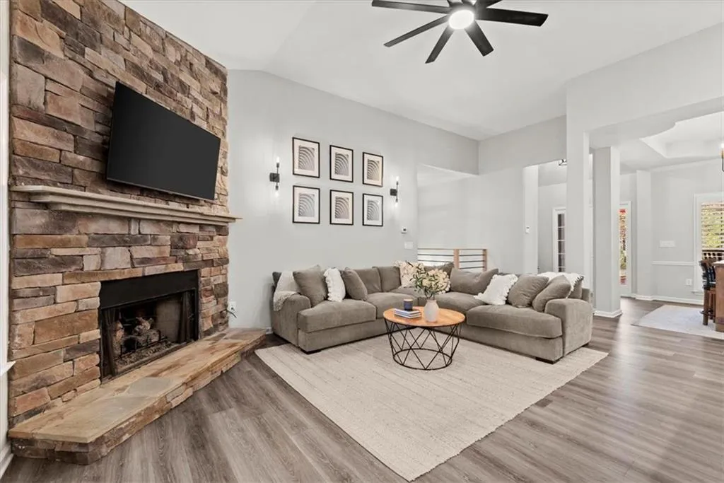 Cumming, Georgia 30041, United States, 4 Bedrooms Bedrooms, ,3 BathroomsBathrooms,Residential,Pending,77494