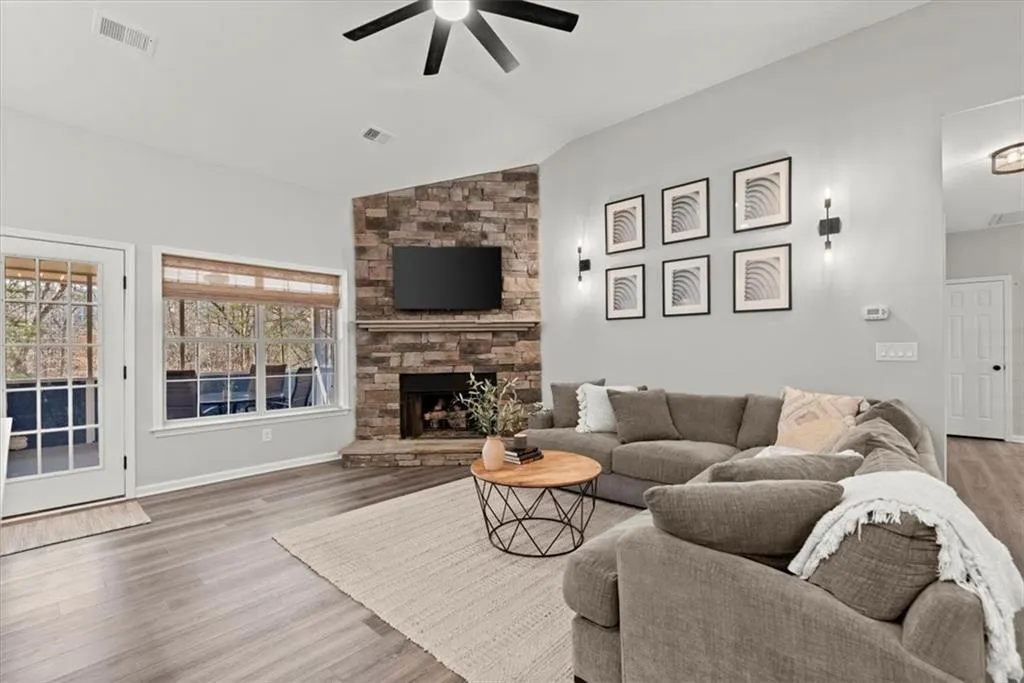 Cumming, Georgia 30041, United States, 4 Bedrooms Bedrooms, ,3 BathroomsBathrooms,Residential,Pending,77494