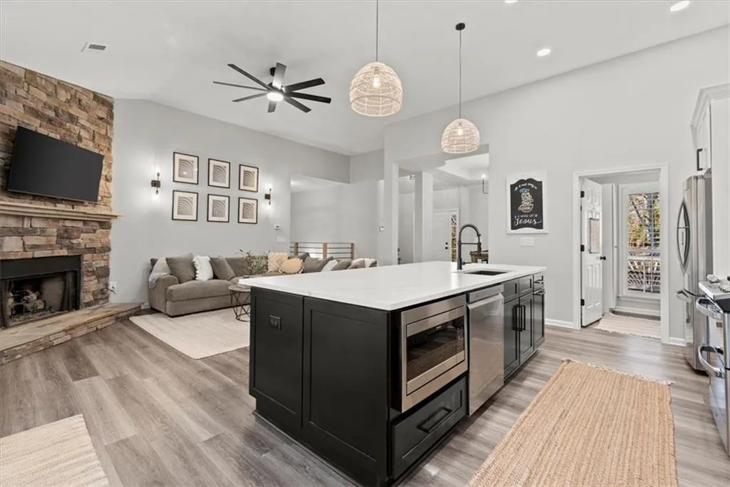 Cumming, Georgia 30041, United States, 4 Bedrooms Bedrooms, ,3 BathroomsBathrooms,Residential,Pending,77494