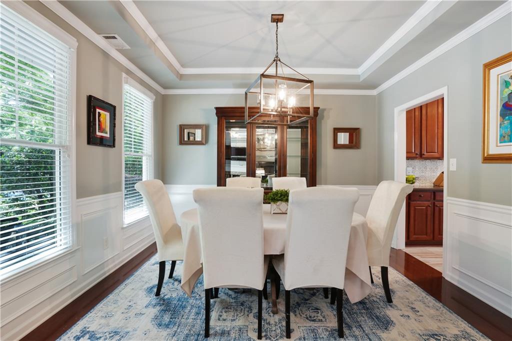 655 Grove Manor Court, Suwanee, Georgia image 8