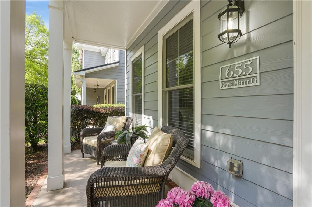 655 Grove Manor Court, Suwanee, Georgia image 3