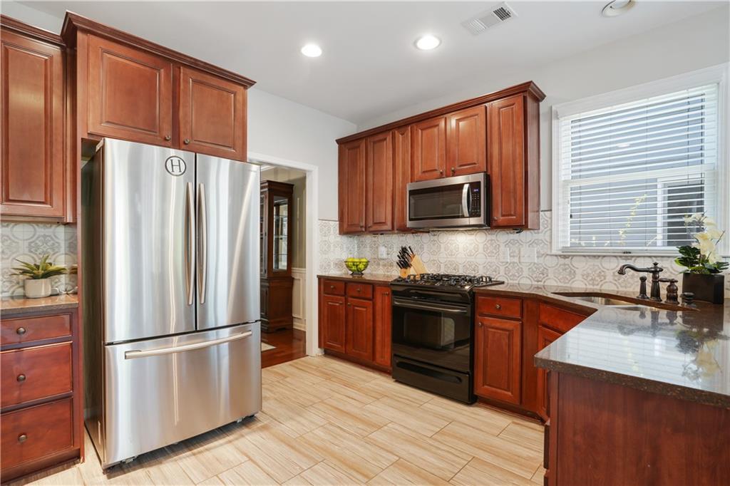 655 Grove Manor Court, Suwanee, Georgia image 13