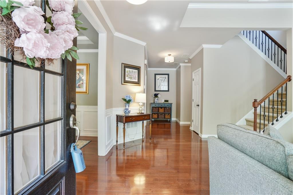 655 Grove Manor Court, Suwanee, Georgia image 4